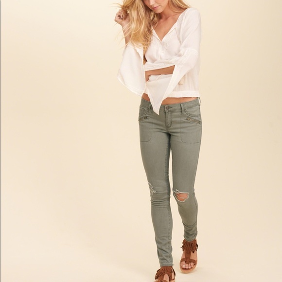 Hollister Pants - ✨ Hollister Low Rise Super Skinny Twill Pants ✨